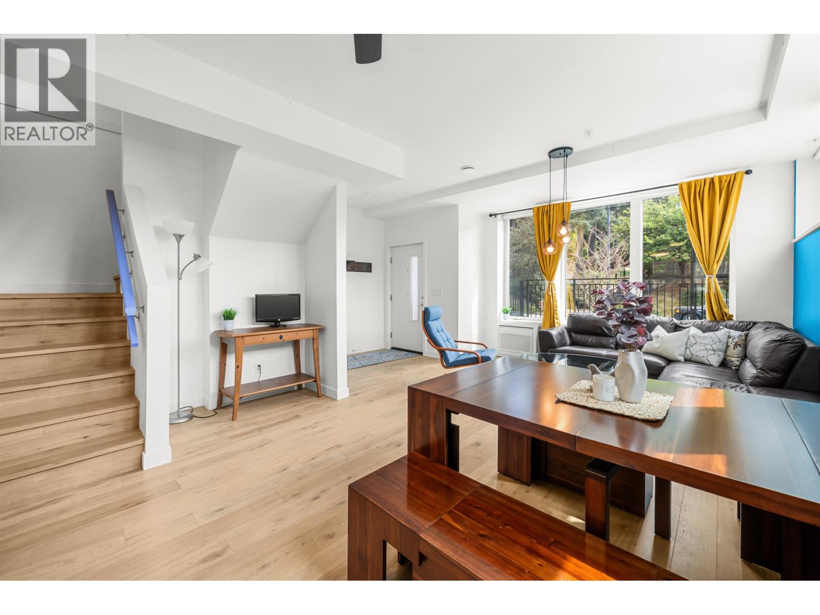 Photo 2 of Th 5 2137 Chesterfield Avenue, North Vancouver BC