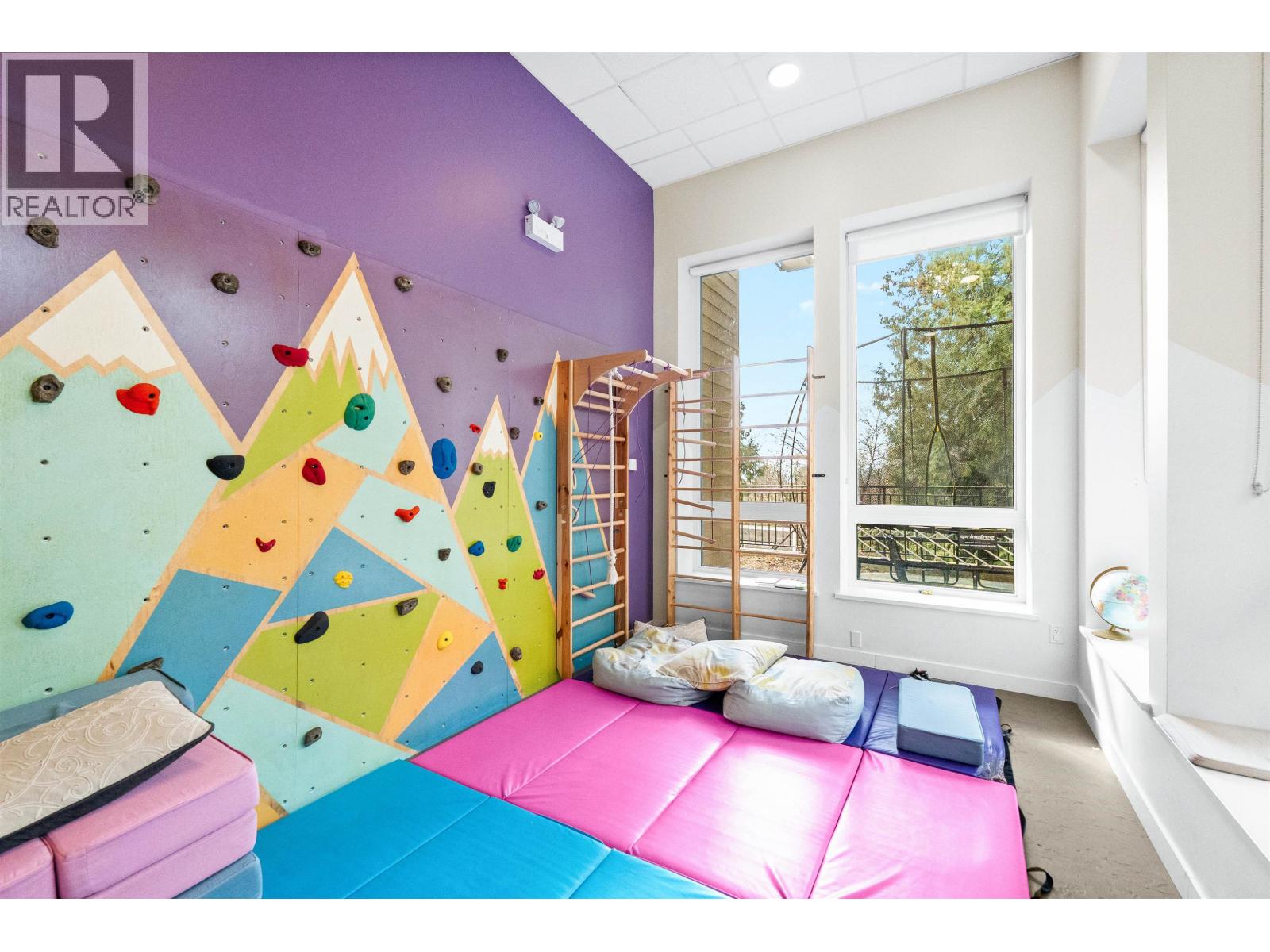 Photo 37 of Th 5 2137 Chesterfield Avenue, North Vancouver BC