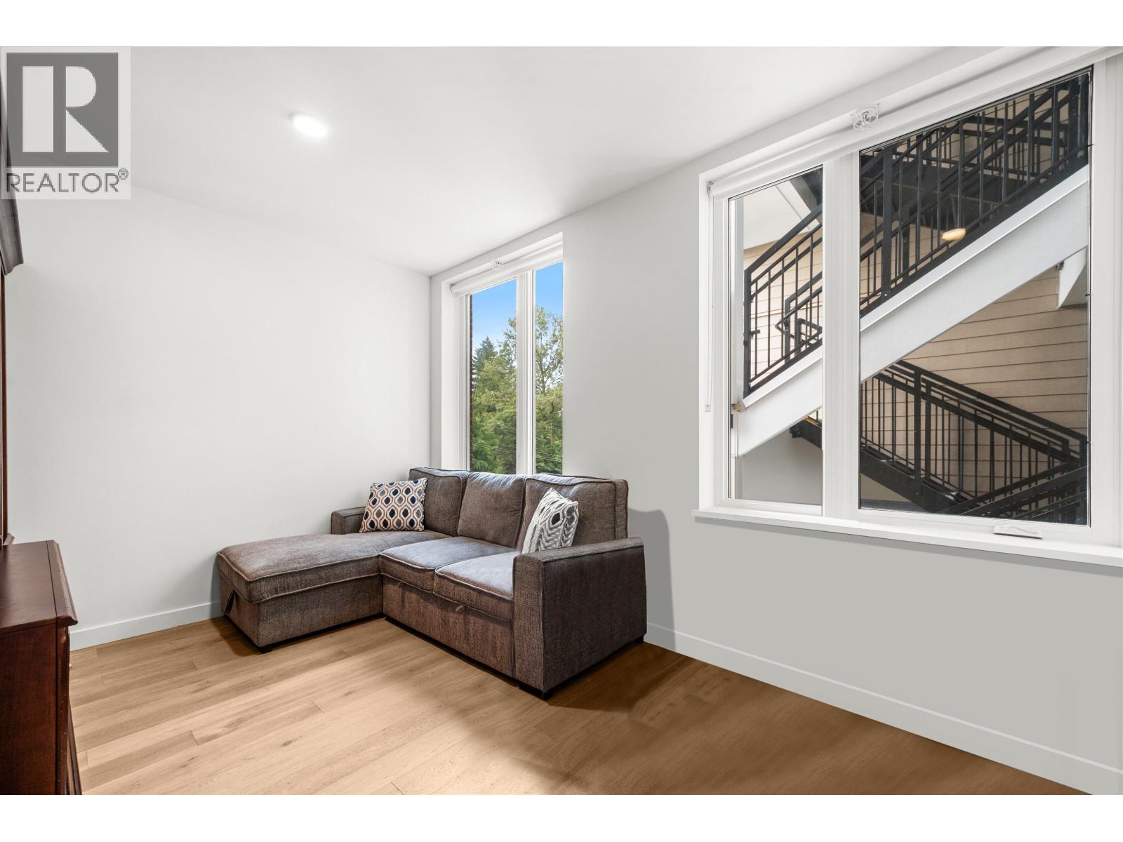 Photo 17 of Th 5 2137 Chesterfield Avenue, North Vancouver BC
