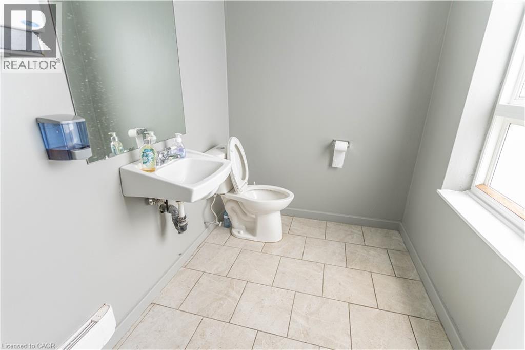 Photo 15 of 395 Franklin Boulevard Unit B, Cambridge ON