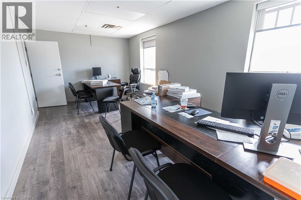 Photo 8 of 395 Franklin Boulevard Unit B, Cambridge ON