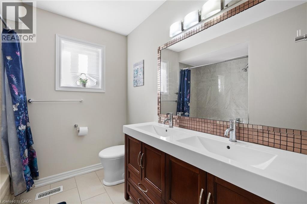 Photo 5 of 19 Earl Grey Street, Brampton ON