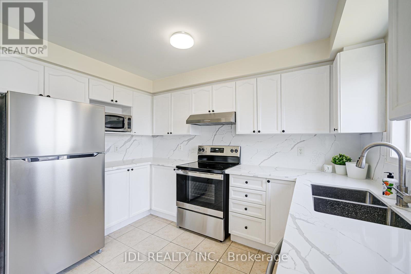 Photo 4 of 81 4950 Albina Way, Mississauga ON