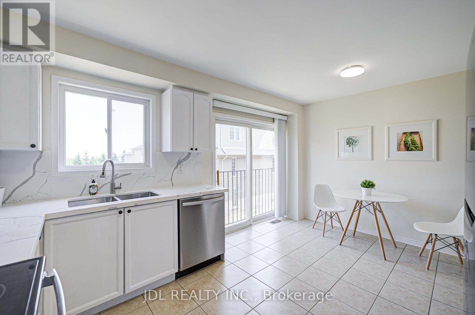 Photo 6 of 81 4950 Albina Way, Mississauga ON