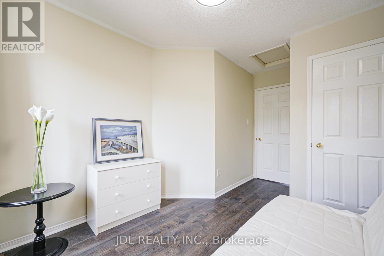 Photo 8 of 81 4950 Albina Way, Mississauga ON