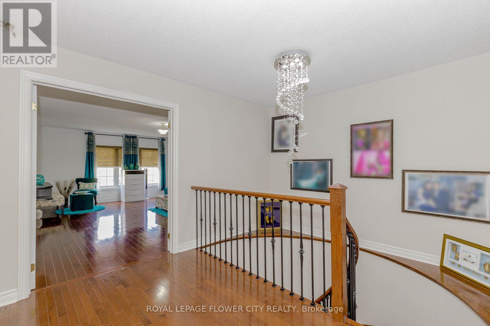 Photo 5 of 11 Vintonridge Drive, Brampton ON