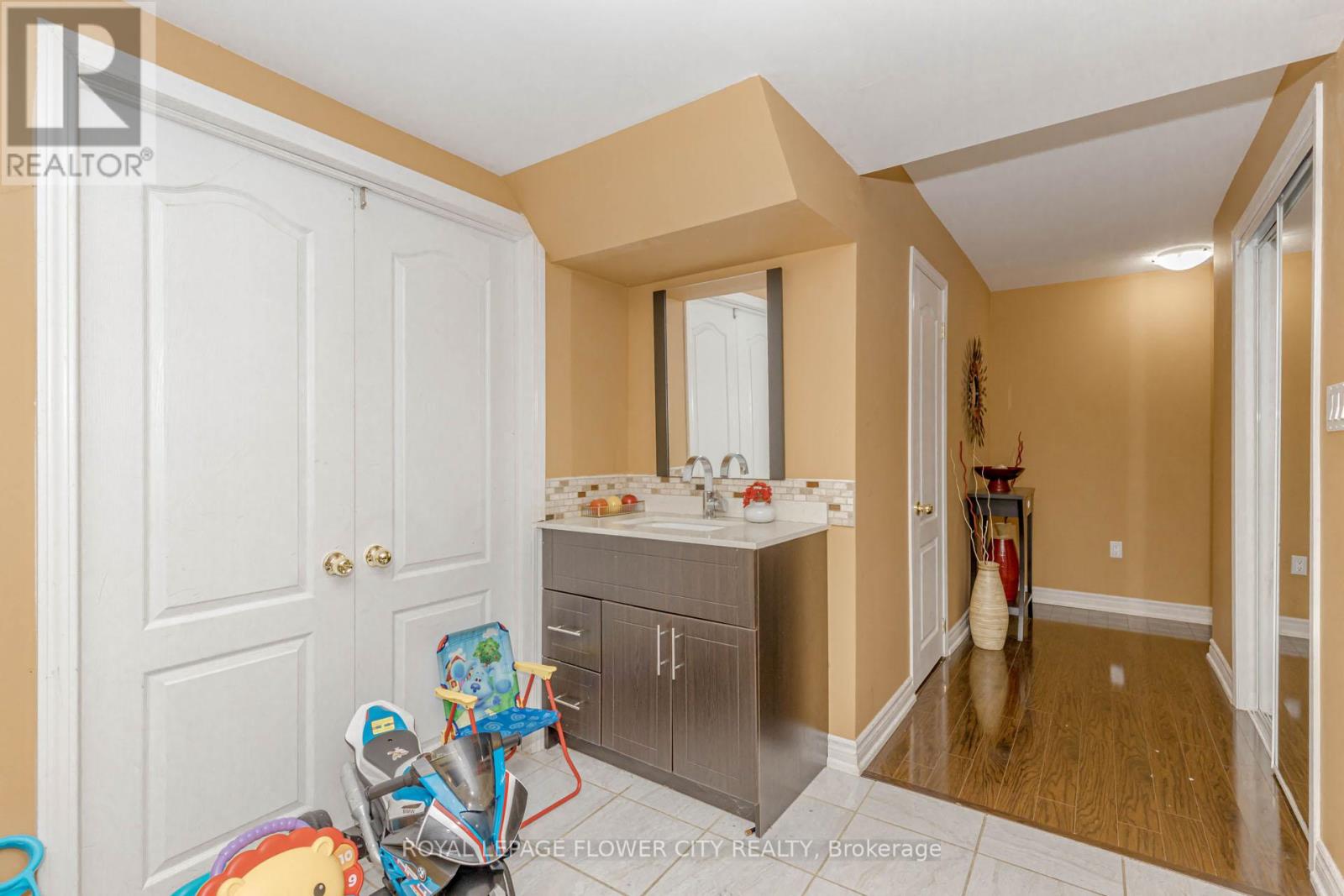 Photo 37 of 11 Vintonridge Drive, Brampton ON