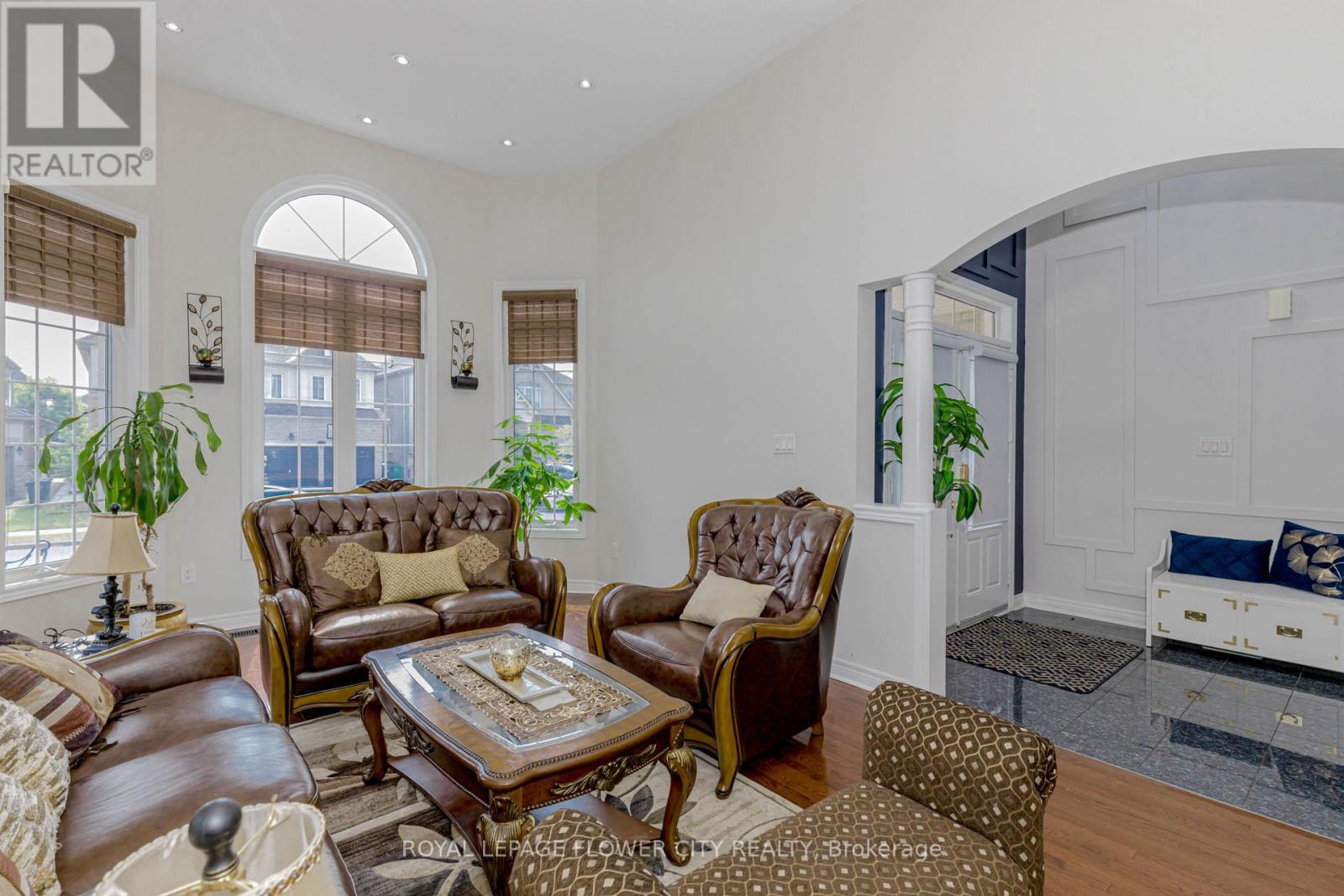 Photo 2 of 11 Vintonridge Drive, Brampton ON