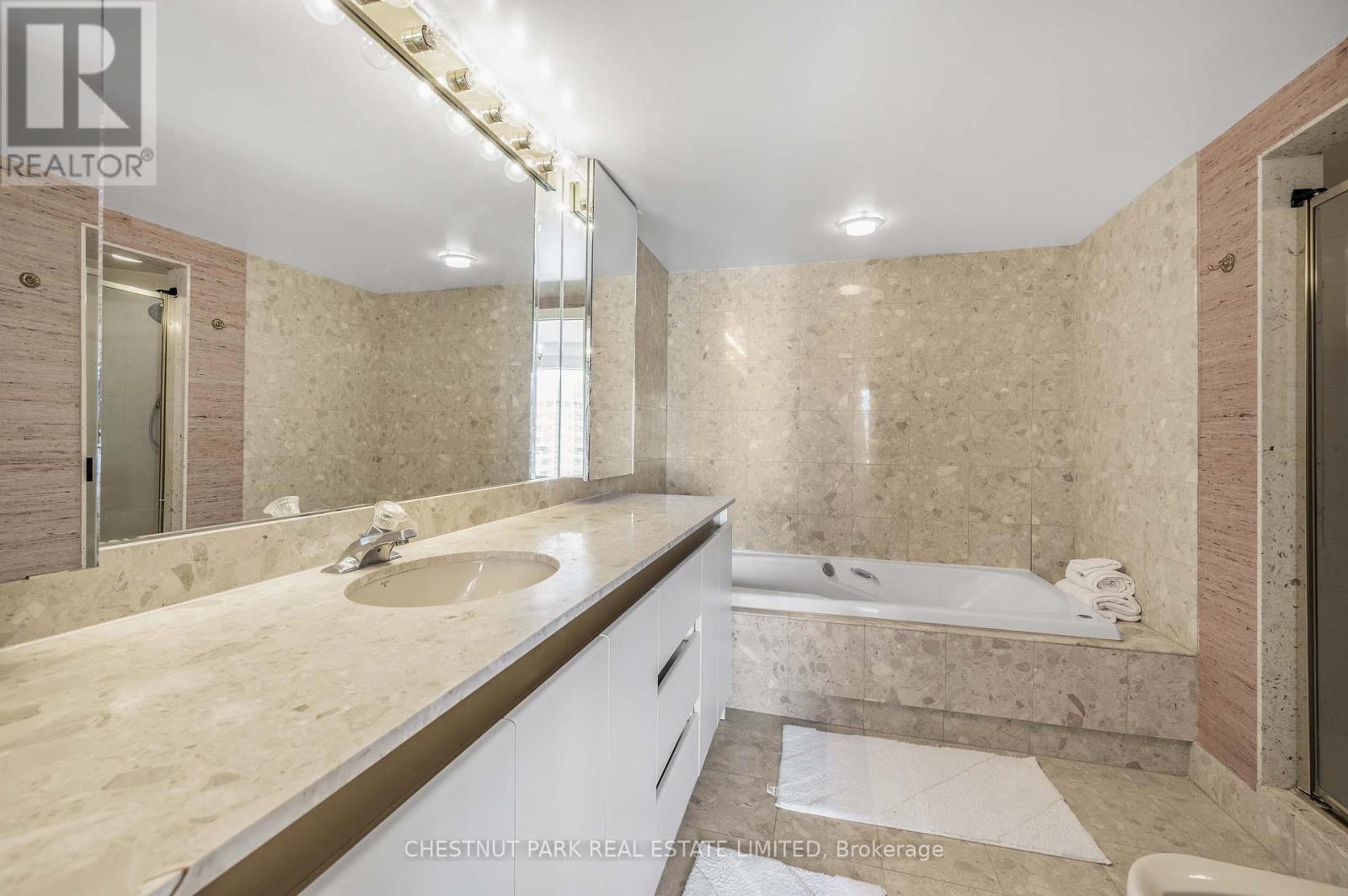 Photo 2 of Ph G 40 Rosehill Avenue, Toronto ON