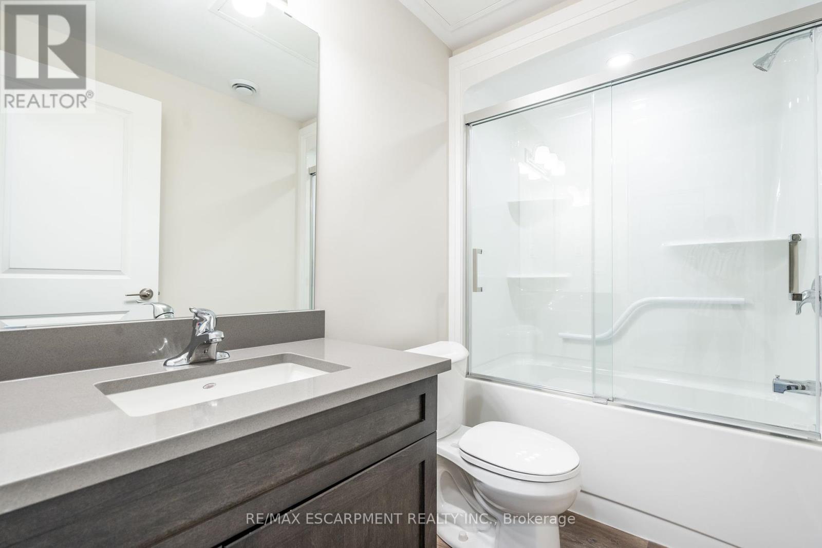 Photo 9 of 307 118 Summersides Boulevard, Pelham ON