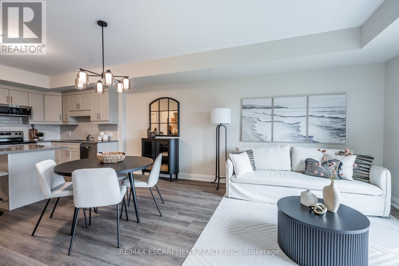 Photo 8 of 307 118 Summersides Boulevard, Pelham ON