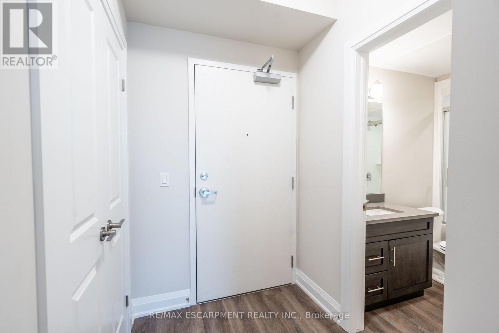 Photo 20 of 307 118 Summersides Boulevard, Pelham ON