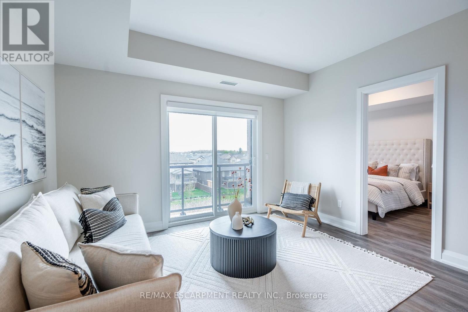 Photo 3 of 307 118 Summersides Boulevard, Pelham ON