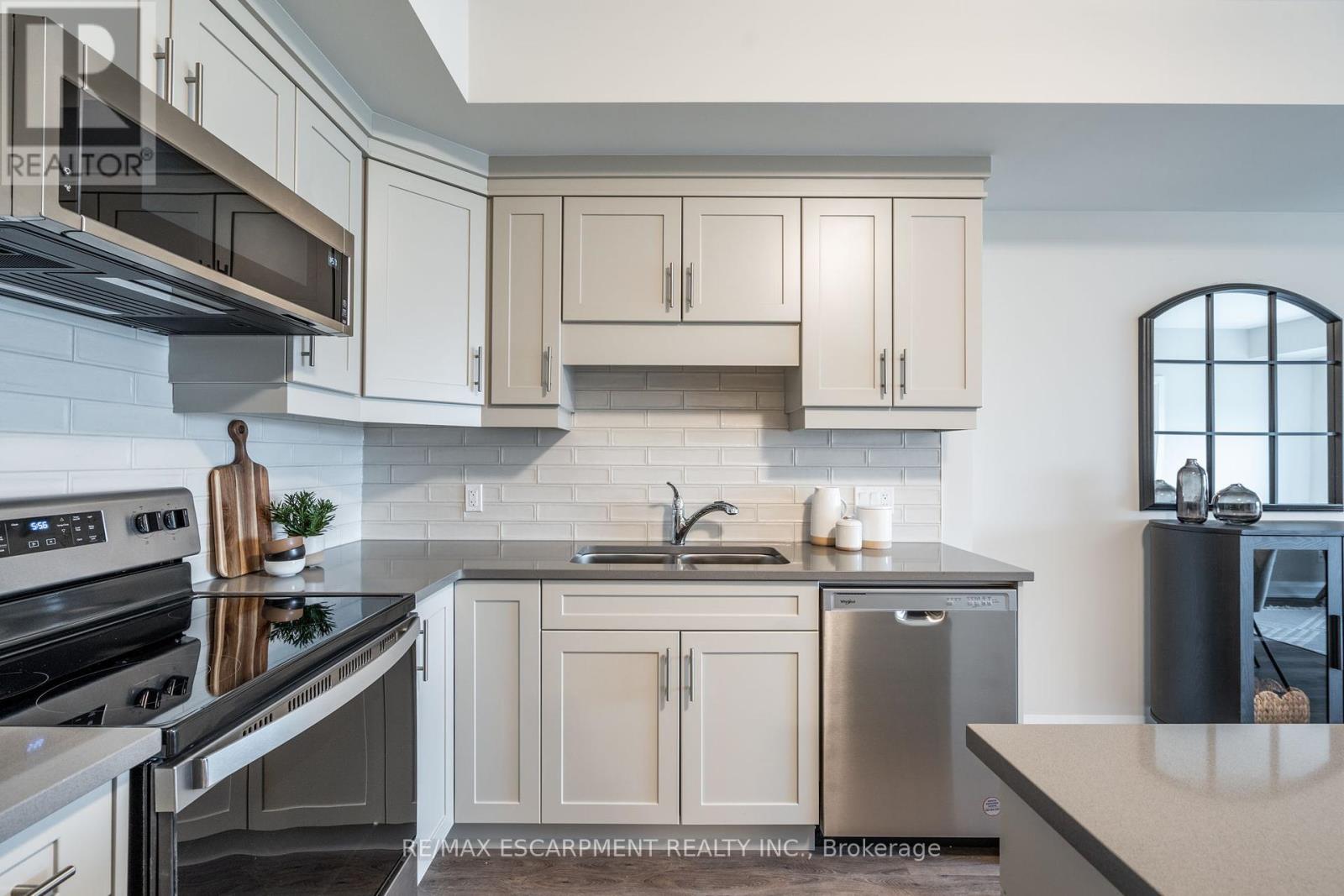 Photo 2 of 307 118 Summersides Boulevard, Pelham ON