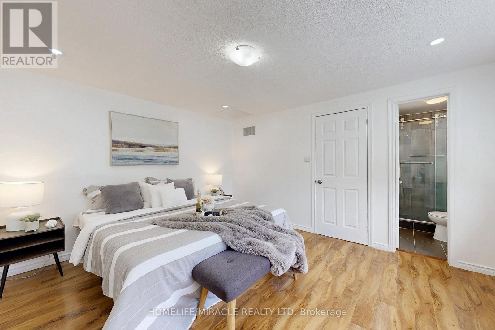 Photo 33 of 57 108 Malvern Street, Toronto ON