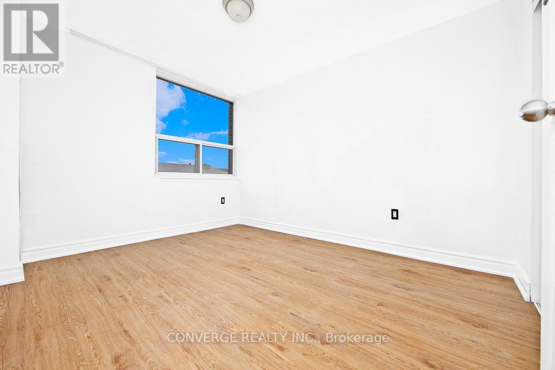 Photo 4 of 406 4062 Lawrence Avenue E, Toronto ON