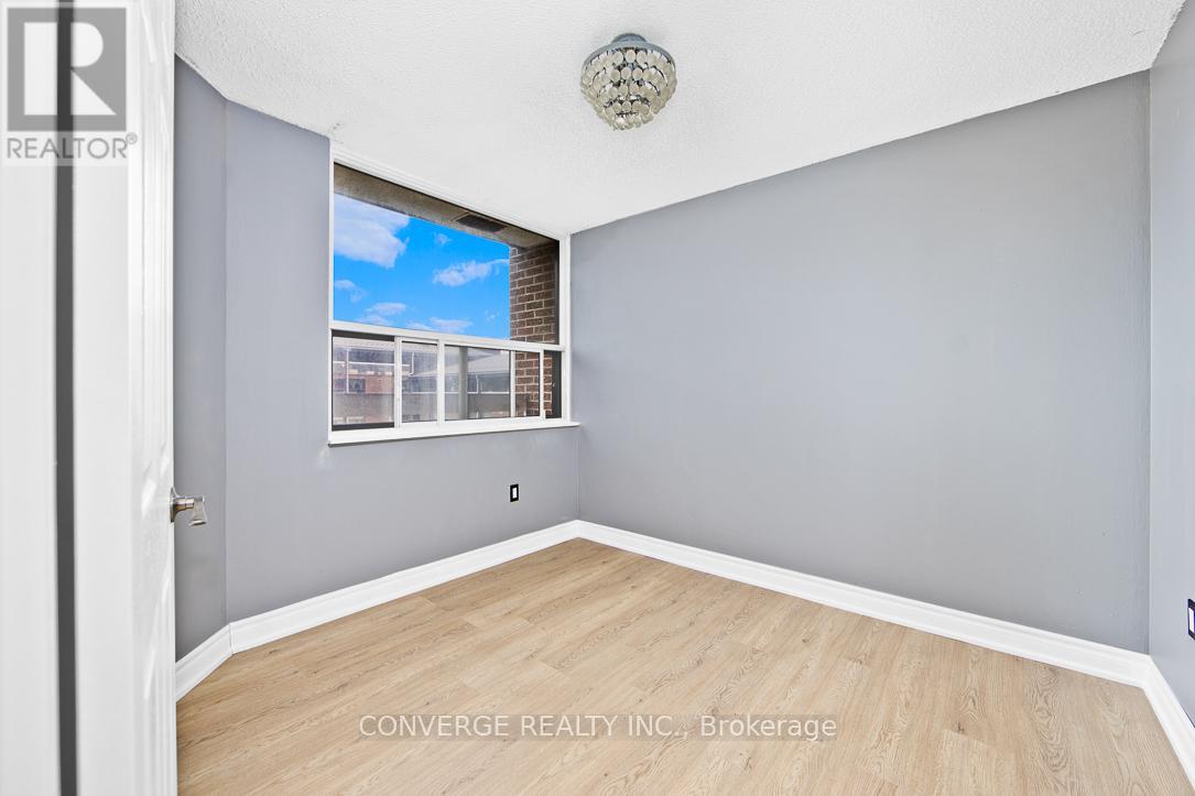 Photo 3 of 406 4062 Lawrence Avenue E, Toronto ON