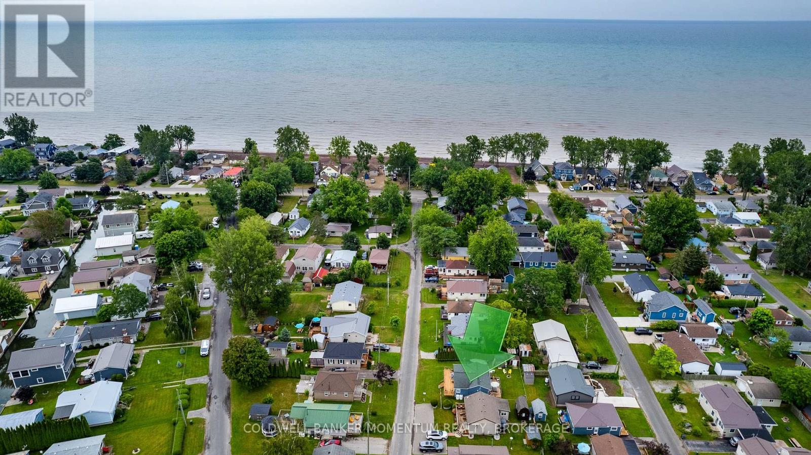 Photo 3 of 20 Fourth Avenue, Norfolk ON