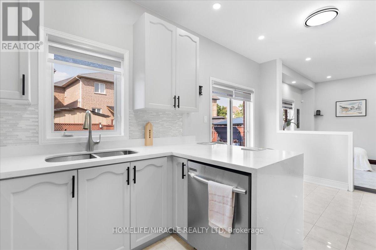 Photo 17 of 29 Charcoal Way, Brampton ON