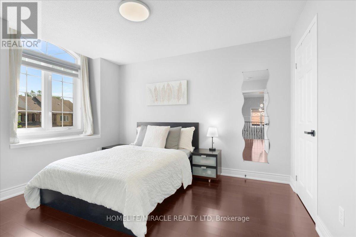 Photo 33 of 29 Charcoal Way, Brampton ON