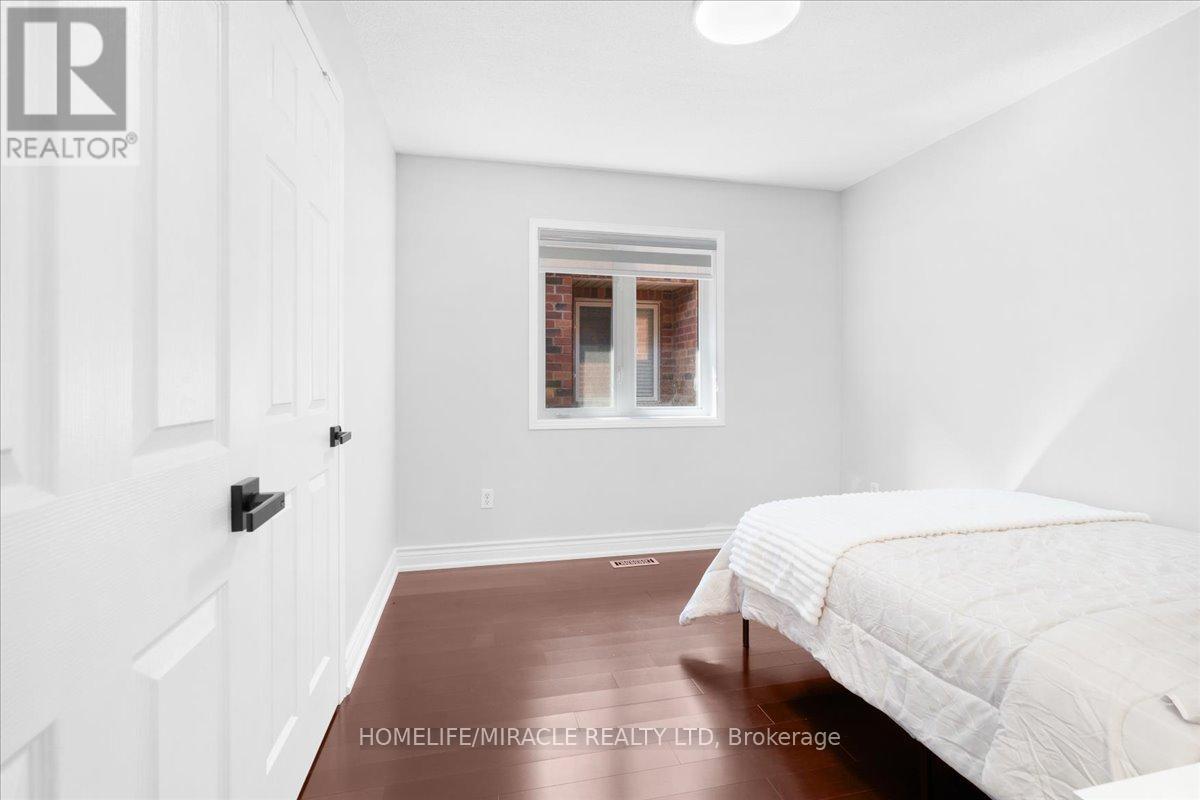 Photo 37 of 29 Charcoal Way, Brampton ON