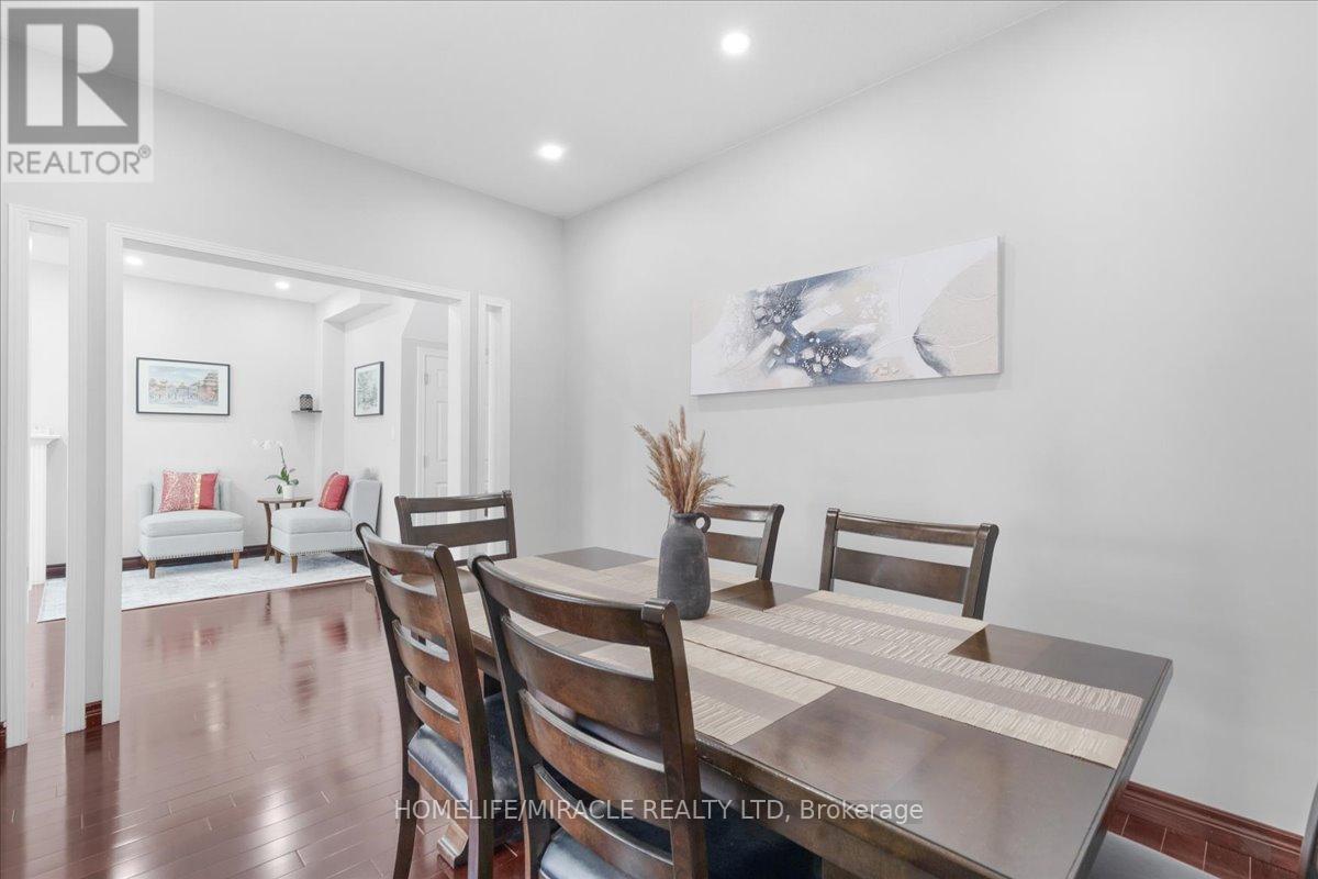 Photo 13 of 29 Charcoal Way, Brampton ON