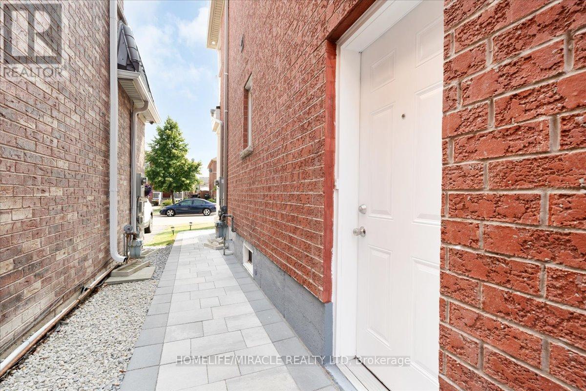 Photo 43 of 29 Charcoal Way, Brampton ON