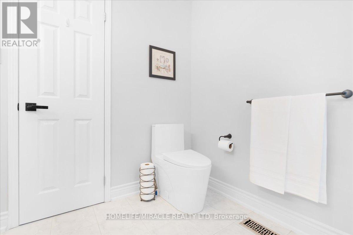 Photo 32 of 29 Charcoal Way, Brampton ON