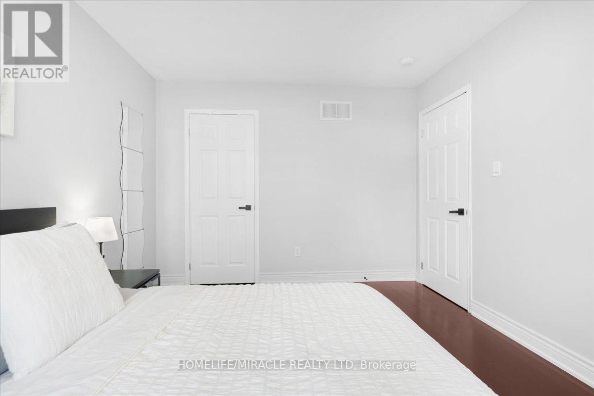 Photo 34 of 29 Charcoal Way, Brampton ON