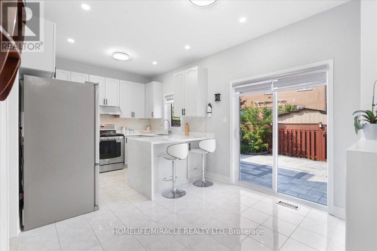 Photo 14 of 29 Charcoal Way, Brampton ON