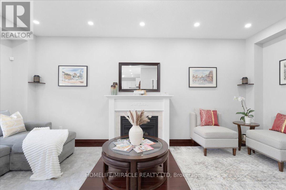 Photo 8 of 29 Charcoal Way, Brampton ON