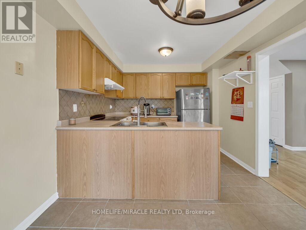 Photo 18 of 80 Sweetwood Circle, Brampton ON