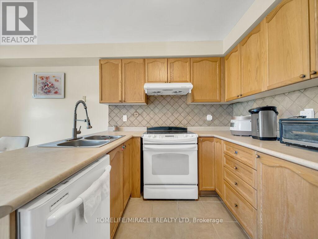 Photo 10 of 80 Sweetwood Circle, Brampton ON