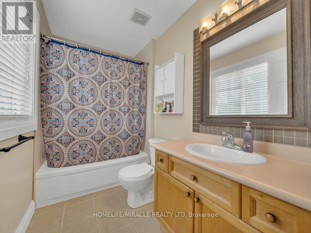 Photo 31 of 80 Sweetwood Circle, Brampton ON