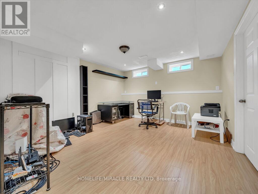 Photo 39 of 80 Sweetwood Circle, Brampton ON