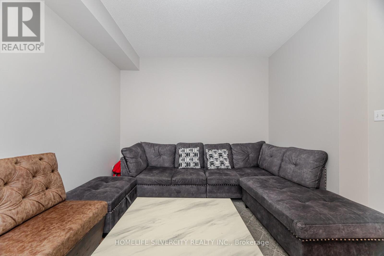 Photo 18 of 105 Aylesbury Drive, Brampton ON