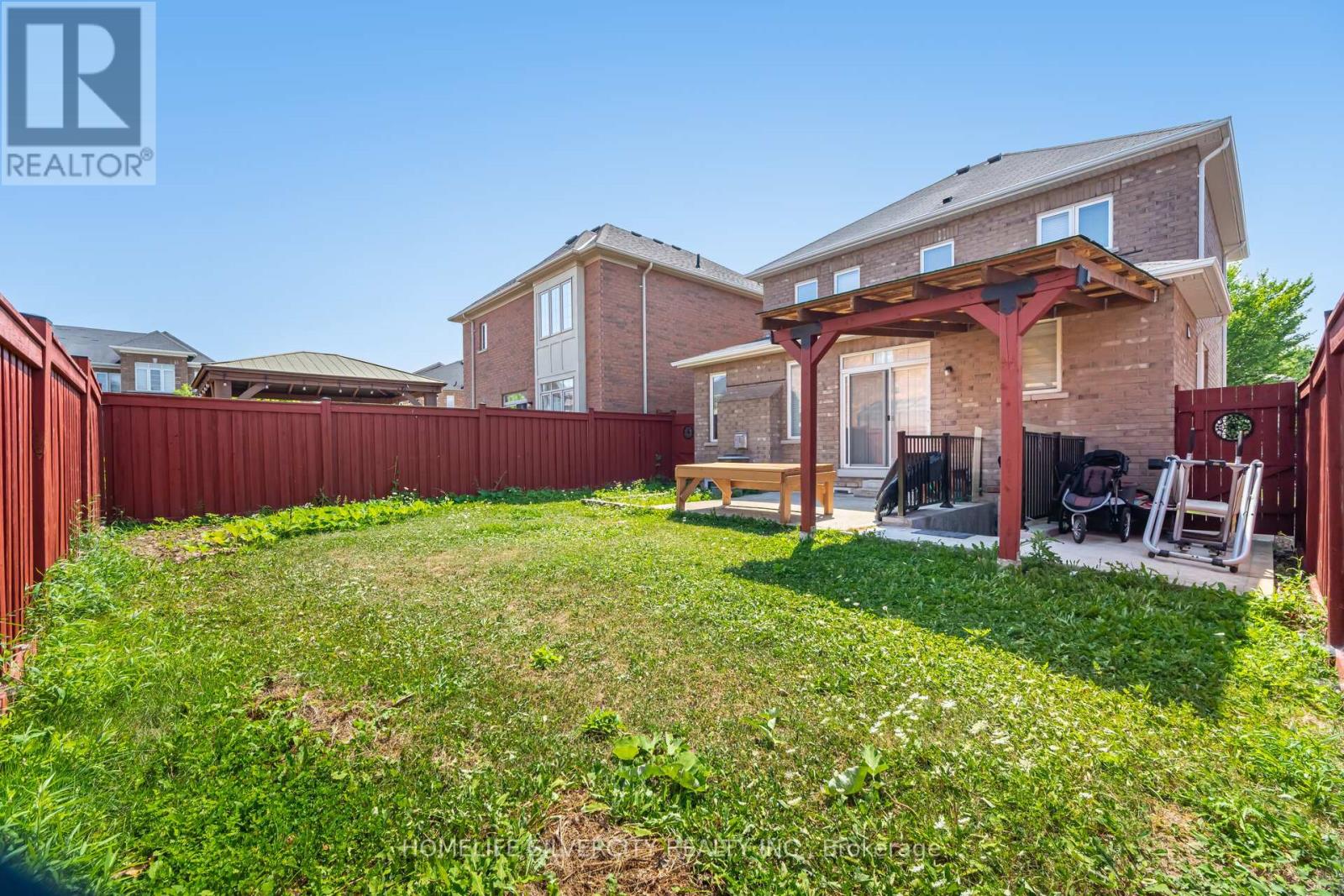 Photo 15 of 105 Aylesbury Drive, Brampton ON