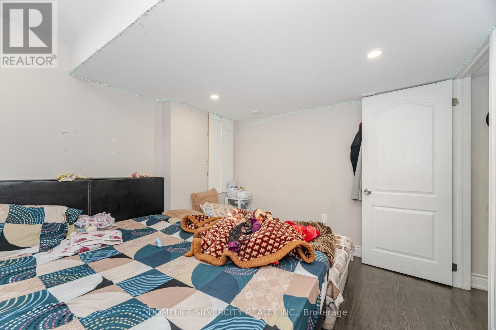 Photo 12 of 105 Aylesbury Drive, Brampton ON