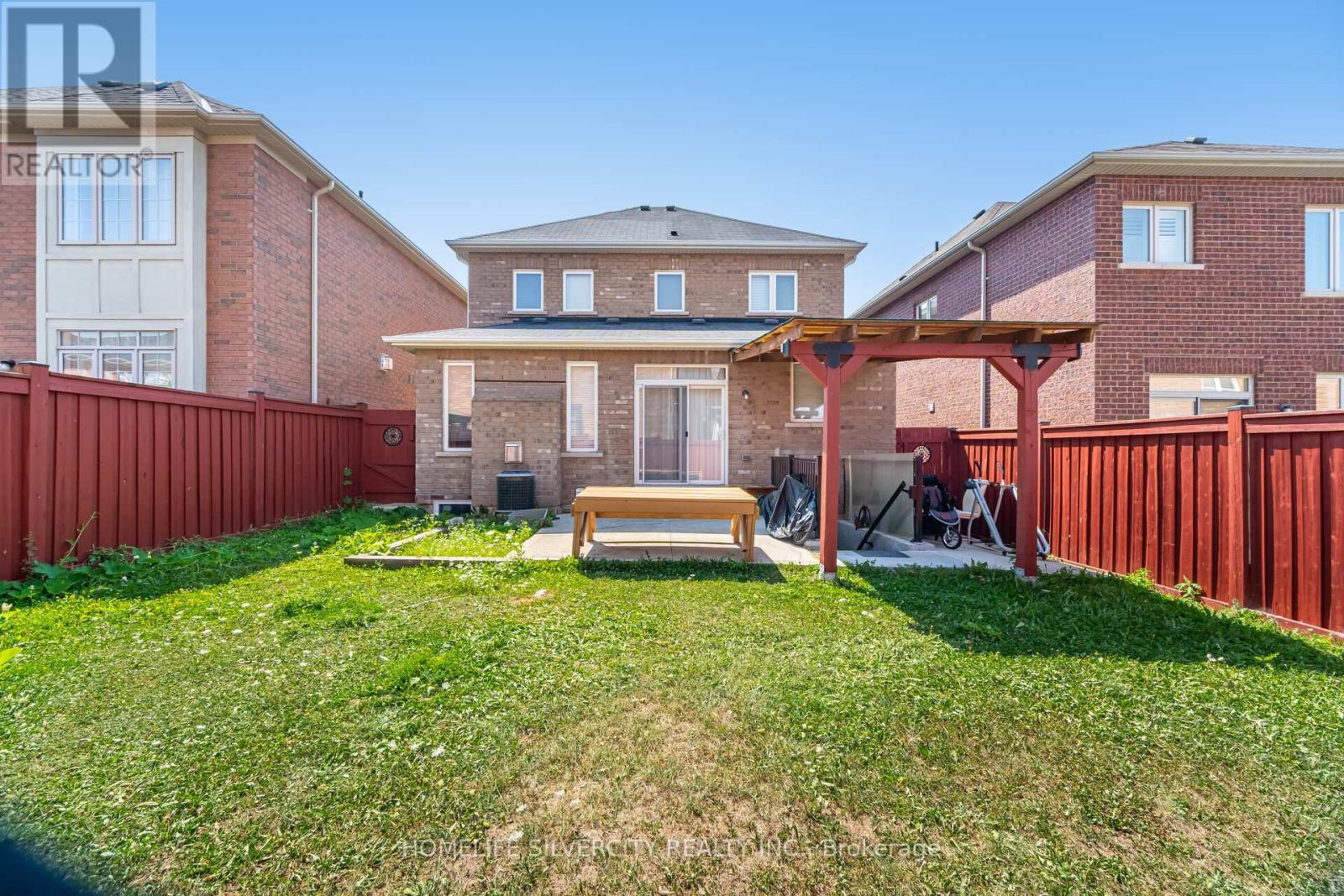 Photo 28 of 105 Aylesbury Drive, Brampton ON
