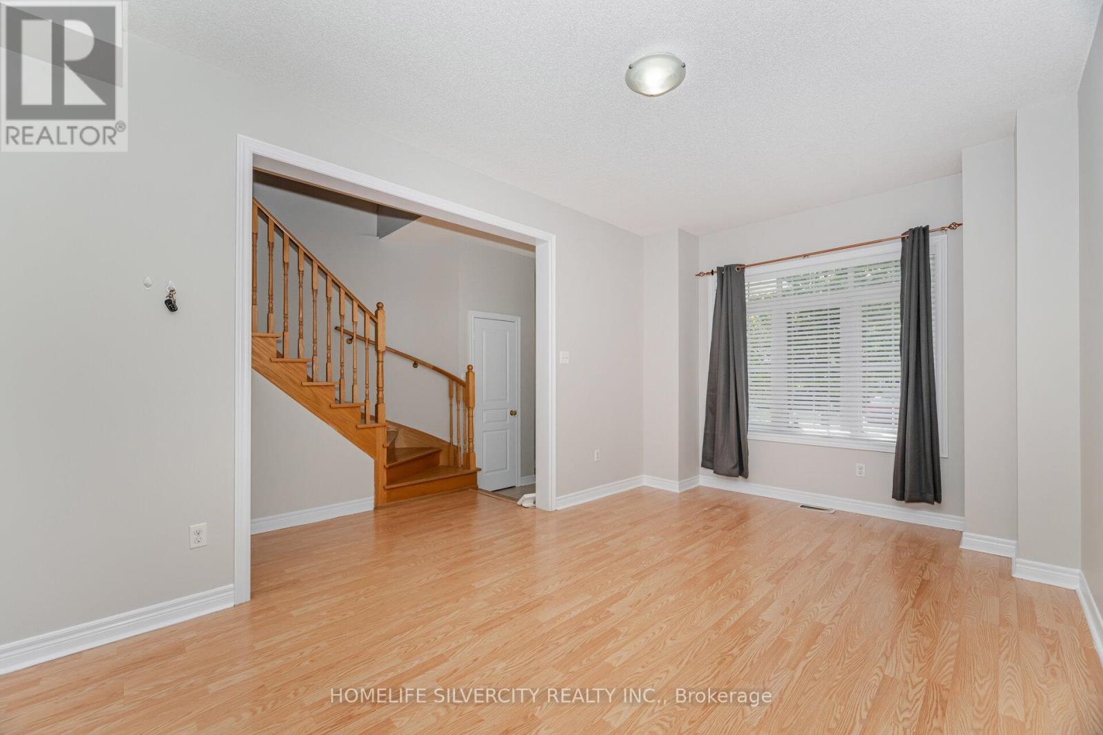Photo 21 of 105 Aylesbury Drive, Brampton ON