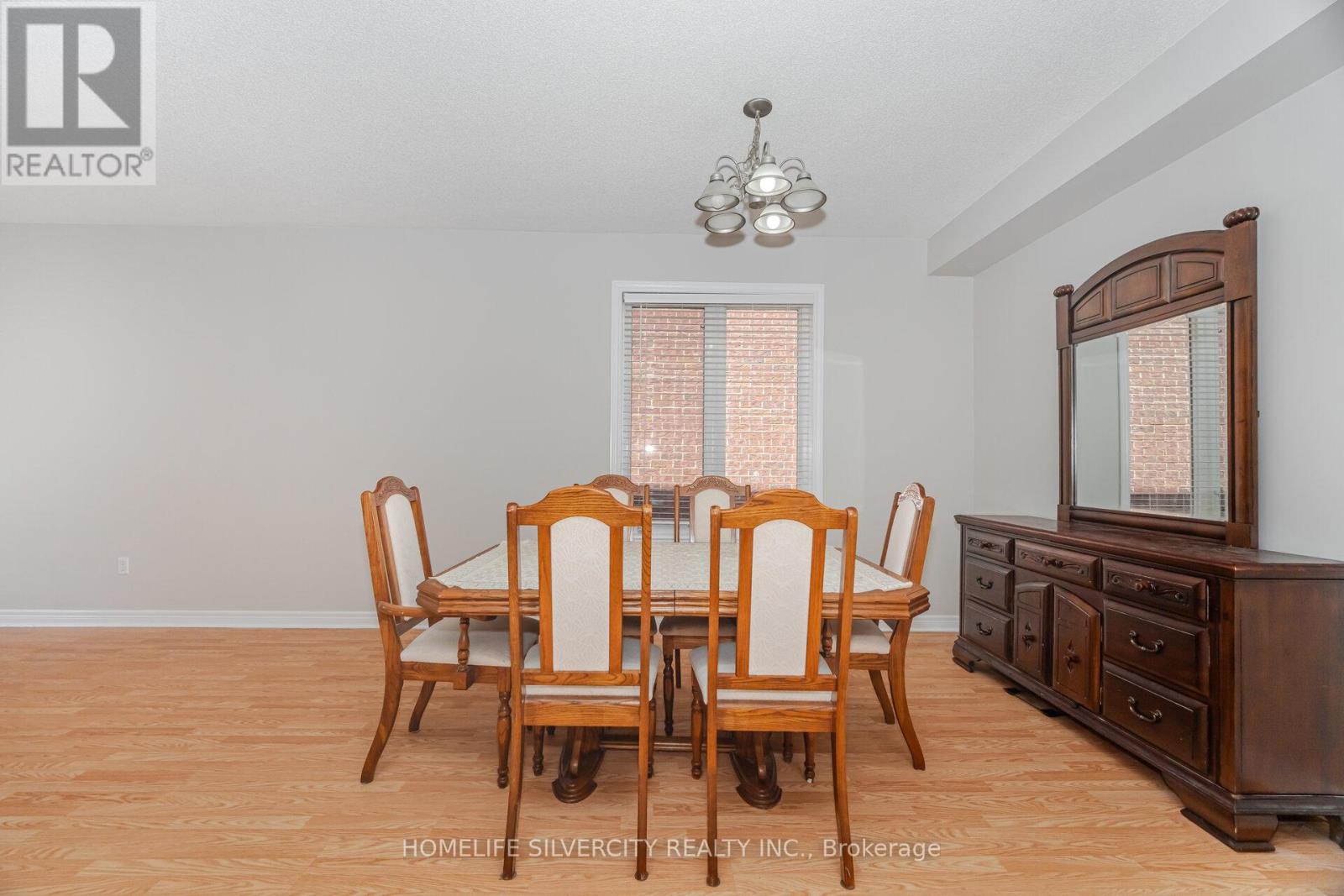 Photo 17 of 105 Aylesbury Drive, Brampton ON