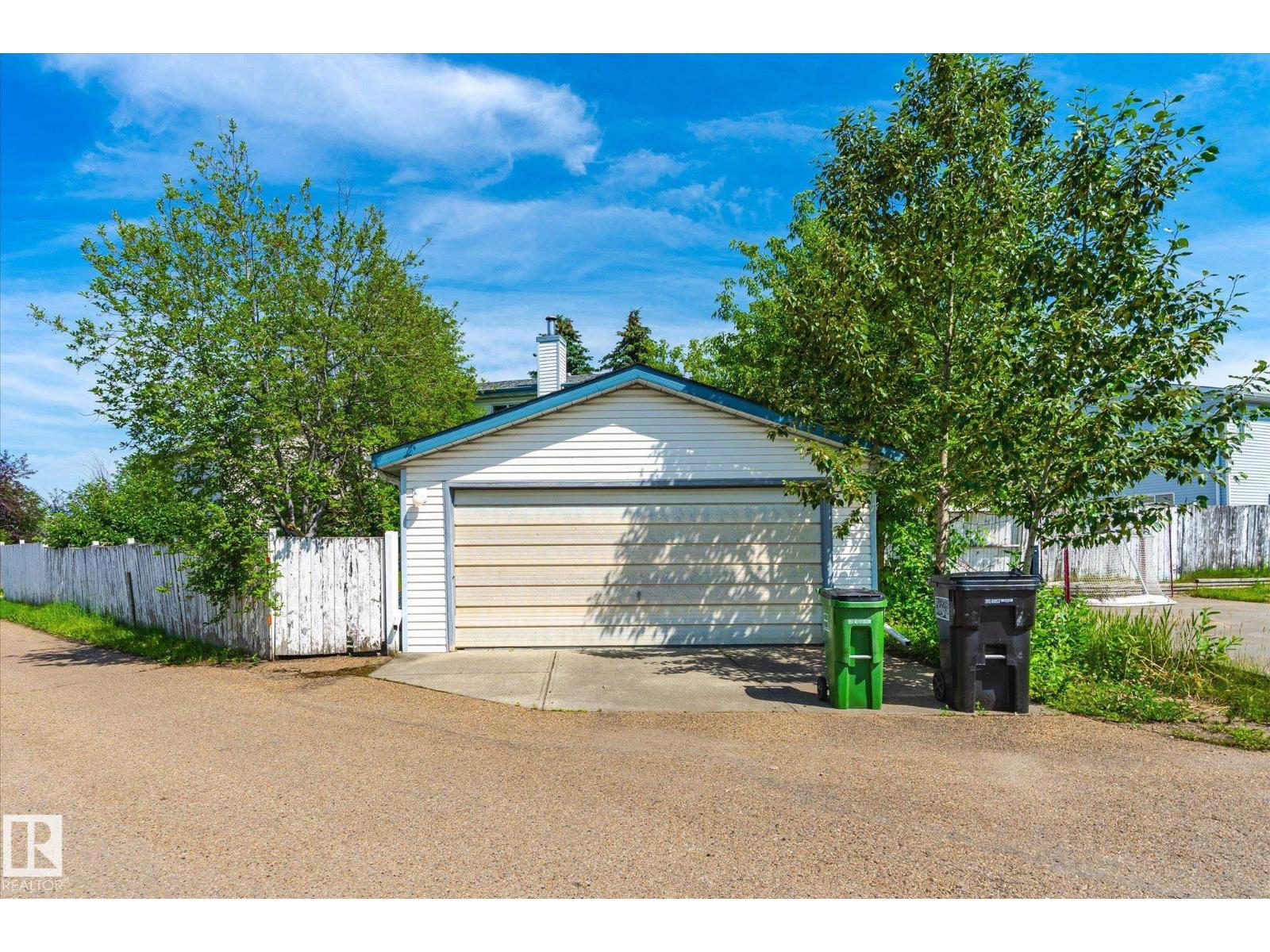 Photo 23 of 4420 36 A St Nw, Edmonton AB