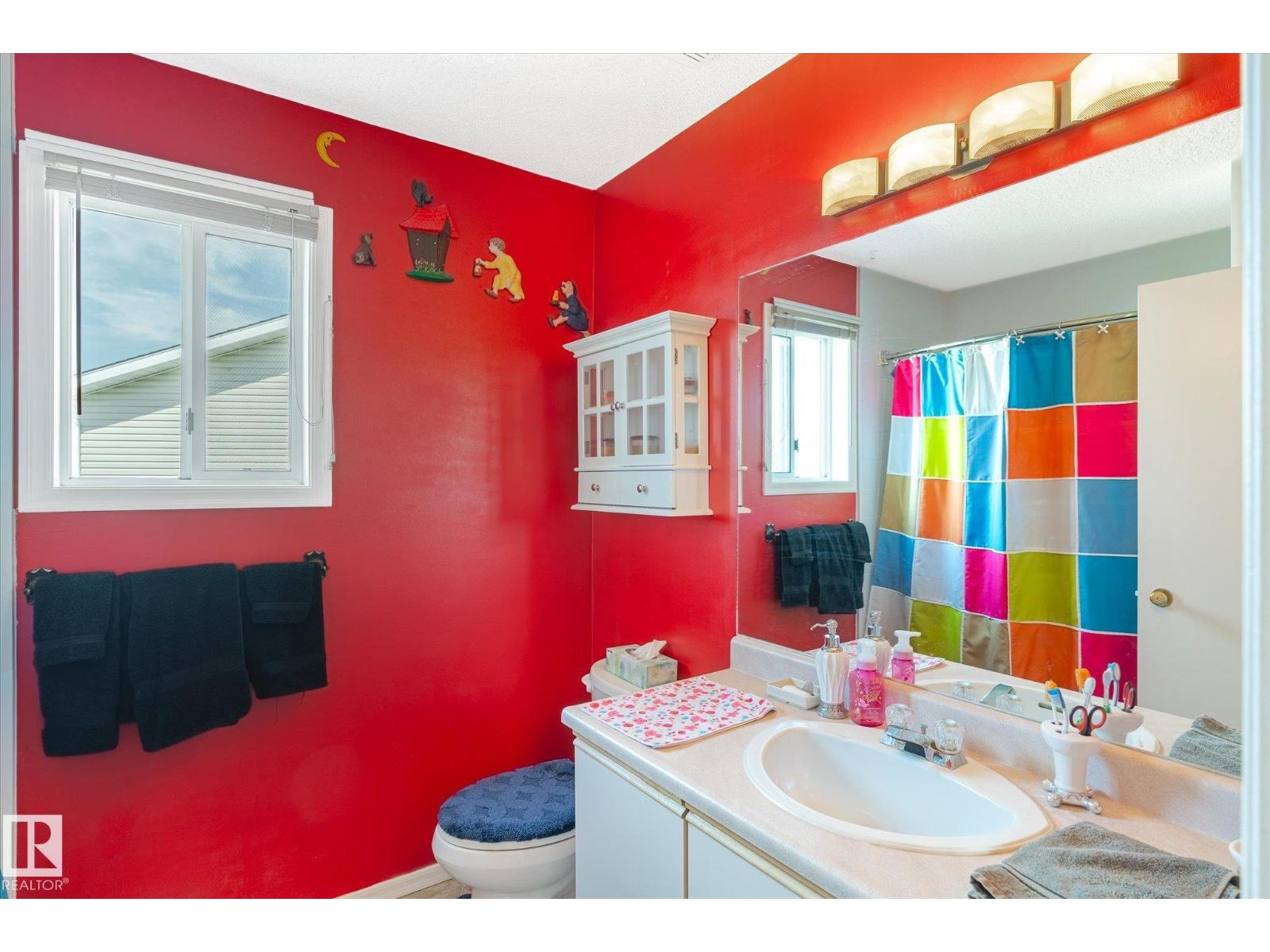 Photo 12 of 4420 36 A St Nw, Edmonton AB