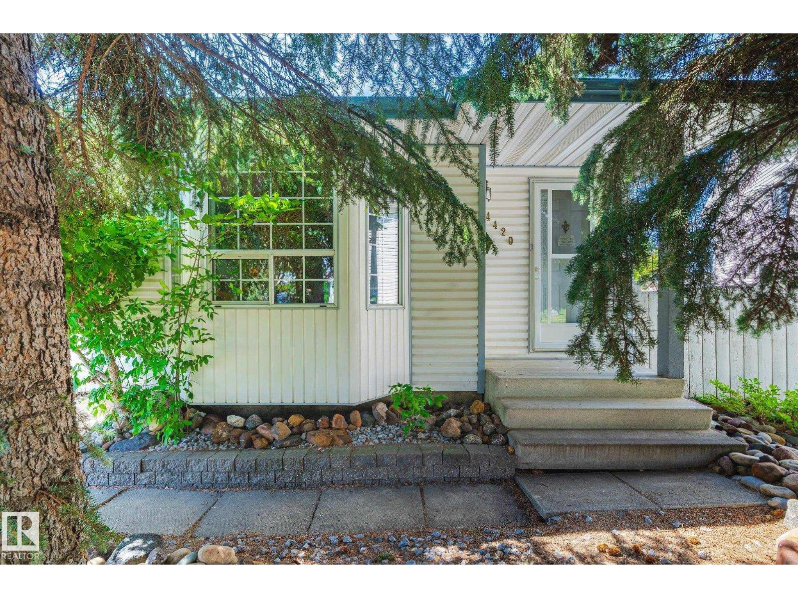 Photo 14 of 4420 36 A St Nw, Edmonton AB