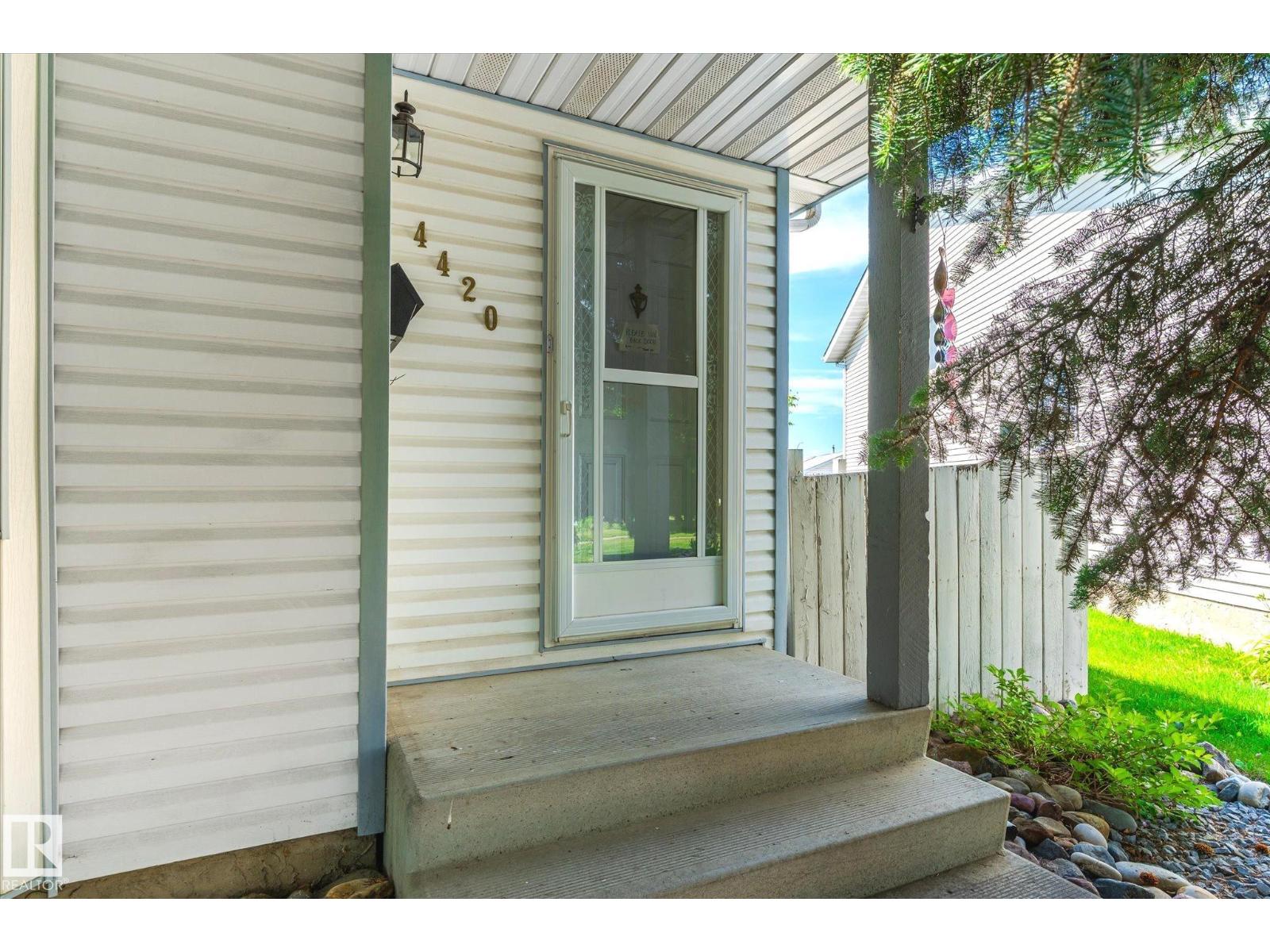 Photo 5 of 4420 36 A St Nw, Edmonton AB