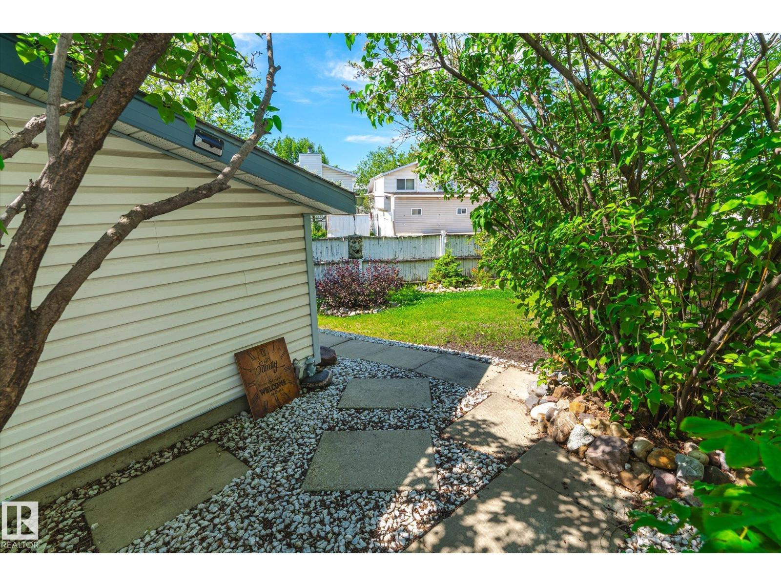 Photo 18 of 4420 36 A St Nw, Edmonton AB