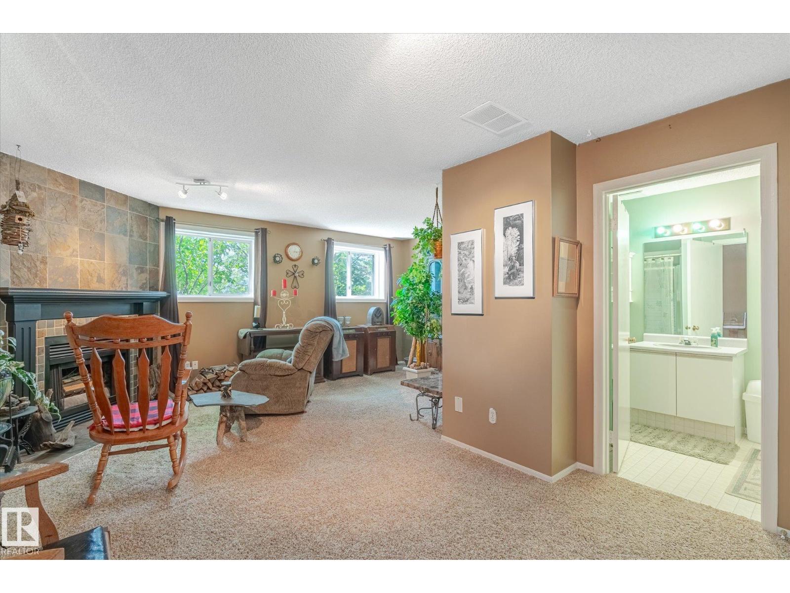 Photo 13 of 4420 36 A St Nw, Edmonton AB