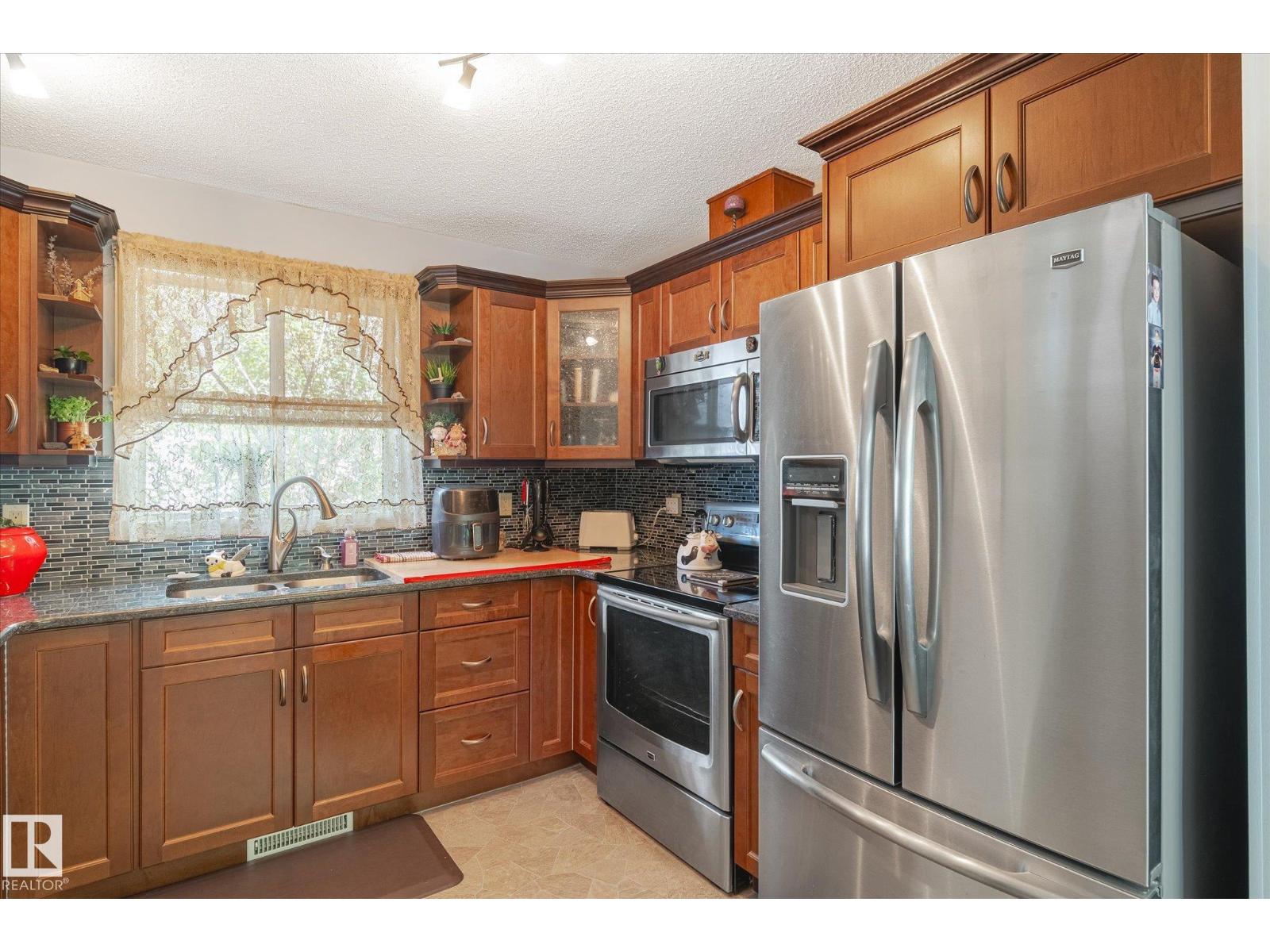 Photo 22 of 4420 36 A St Nw, Edmonton AB