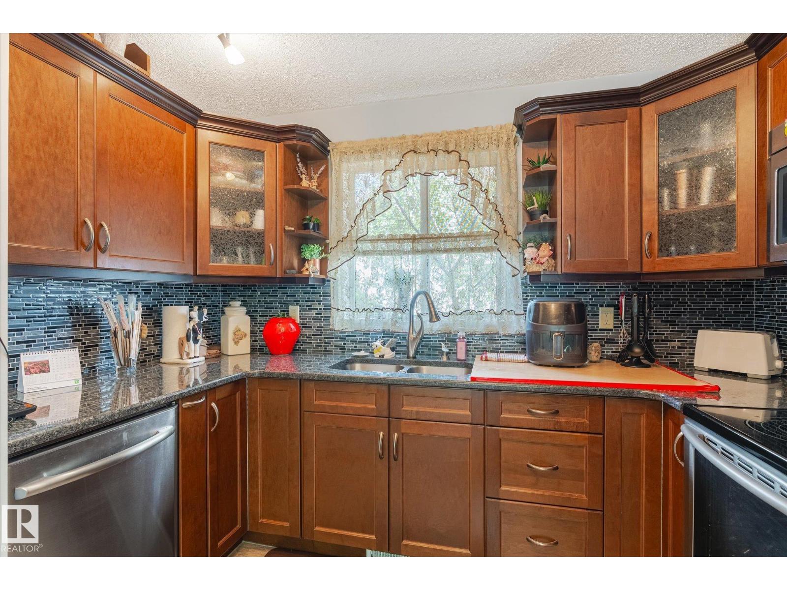 Photo 32 of 4420 36 A St Nw, Edmonton AB