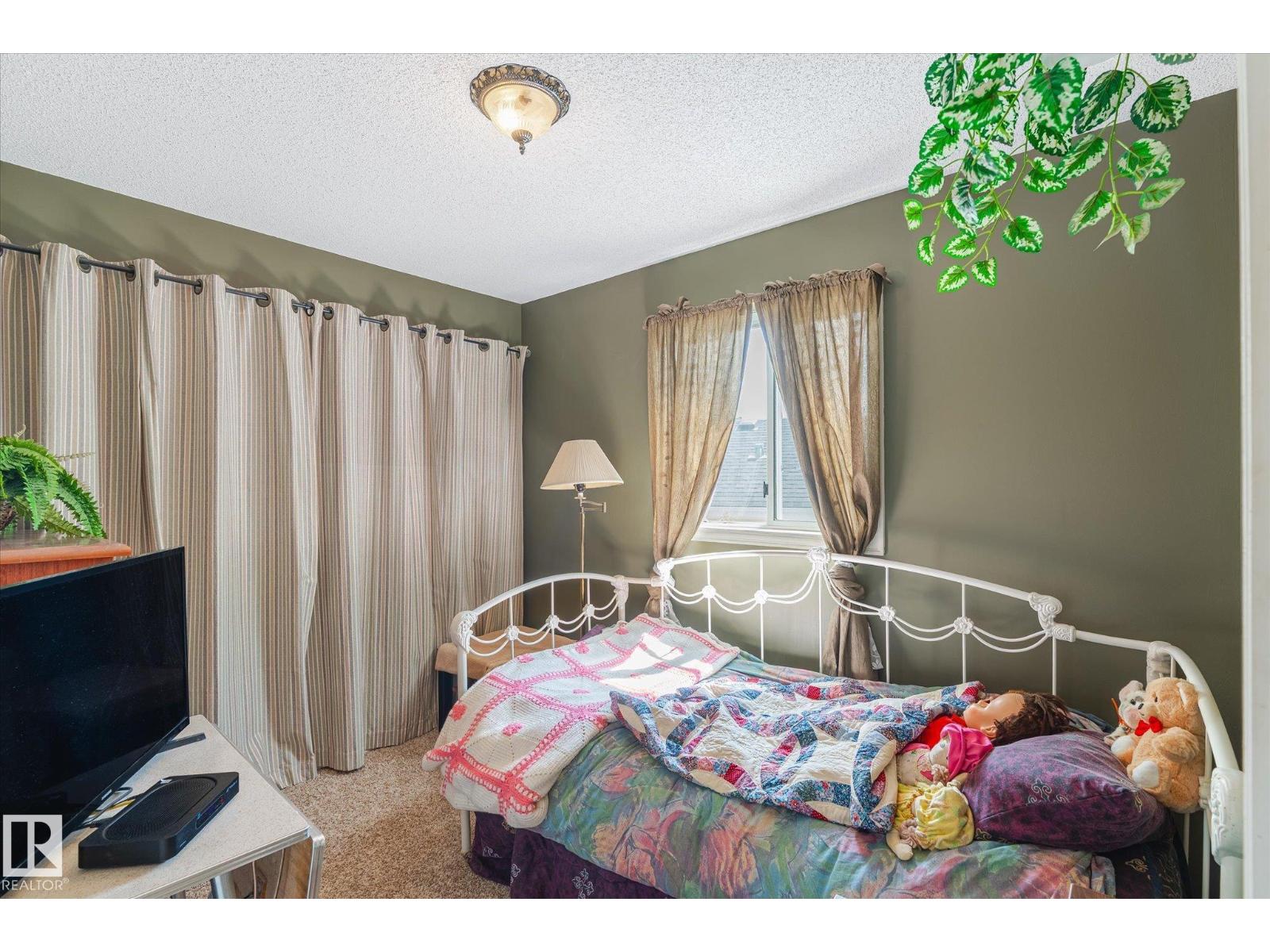 Photo 15 of 4420 36 A St Nw, Edmonton AB